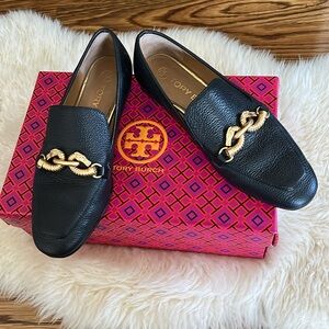 Tory Burch Jessa Loafer - Black Leather Loafer with gold hardware - size 7